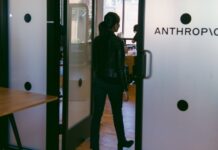 Суд заблокував позначення AI-фірми Anthropic як “Ризованной” Пентагоном