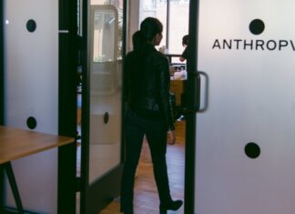 Суд заблокував позначення AI-фірми Anthropic як “Ризованной” Пентагоном