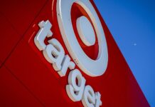 Розумні речі для весни: 6 бюджетних знахідок у Target для людей похилого віку