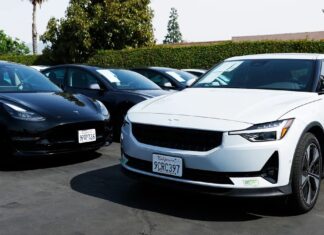 Ціни на бензин, що зростають, стимулюють попит на вживані електромобілі